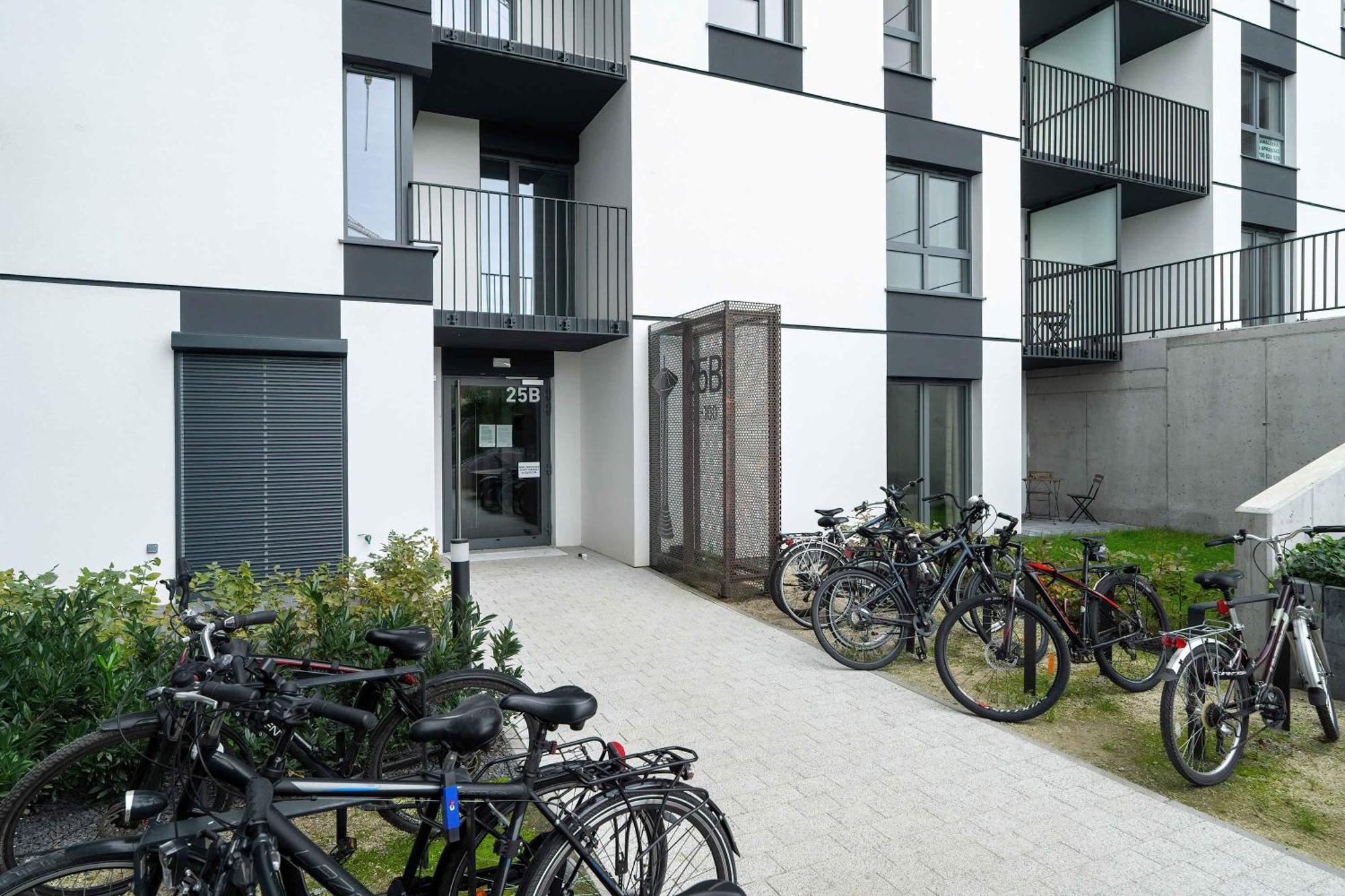 Nowoczesny Dla 2 Doroslych I 2 Dzieci Parking By Renters Apartment
