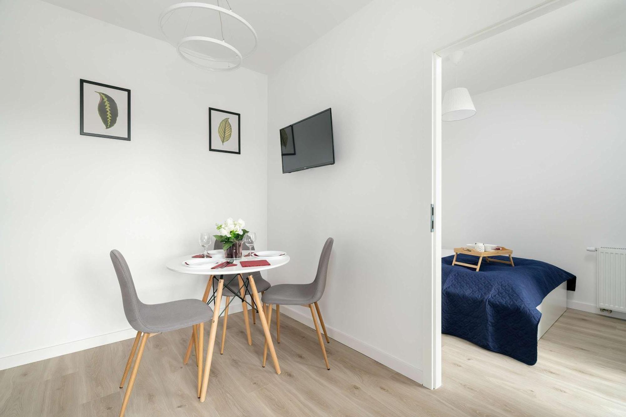 Nowoczesny Dla 2 Doroslych I 2 Dzieci Parking By Renters *