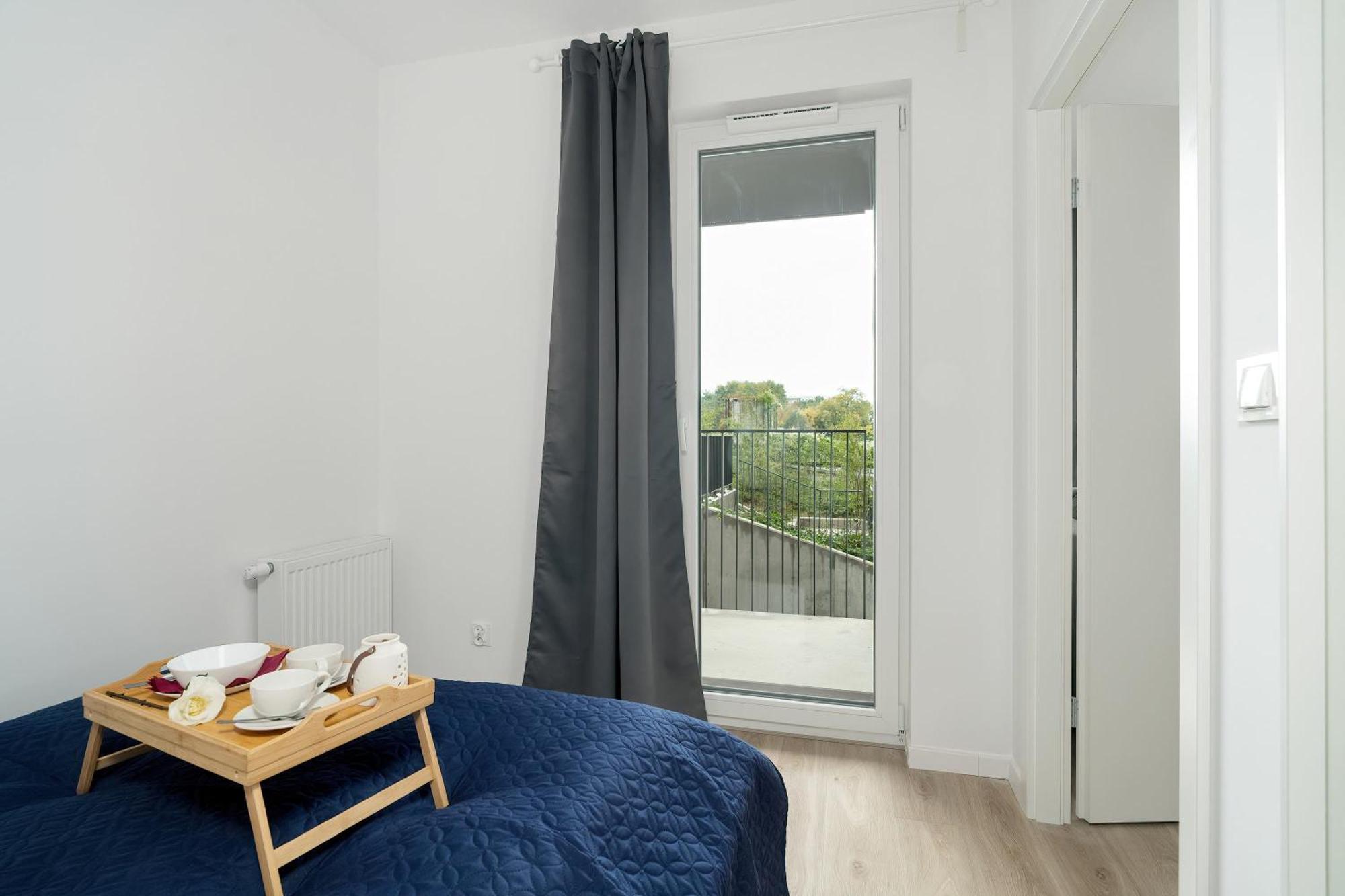 Nowoczesny Dla 2 Doroslych I 2 Dzieci Parking By Renters *