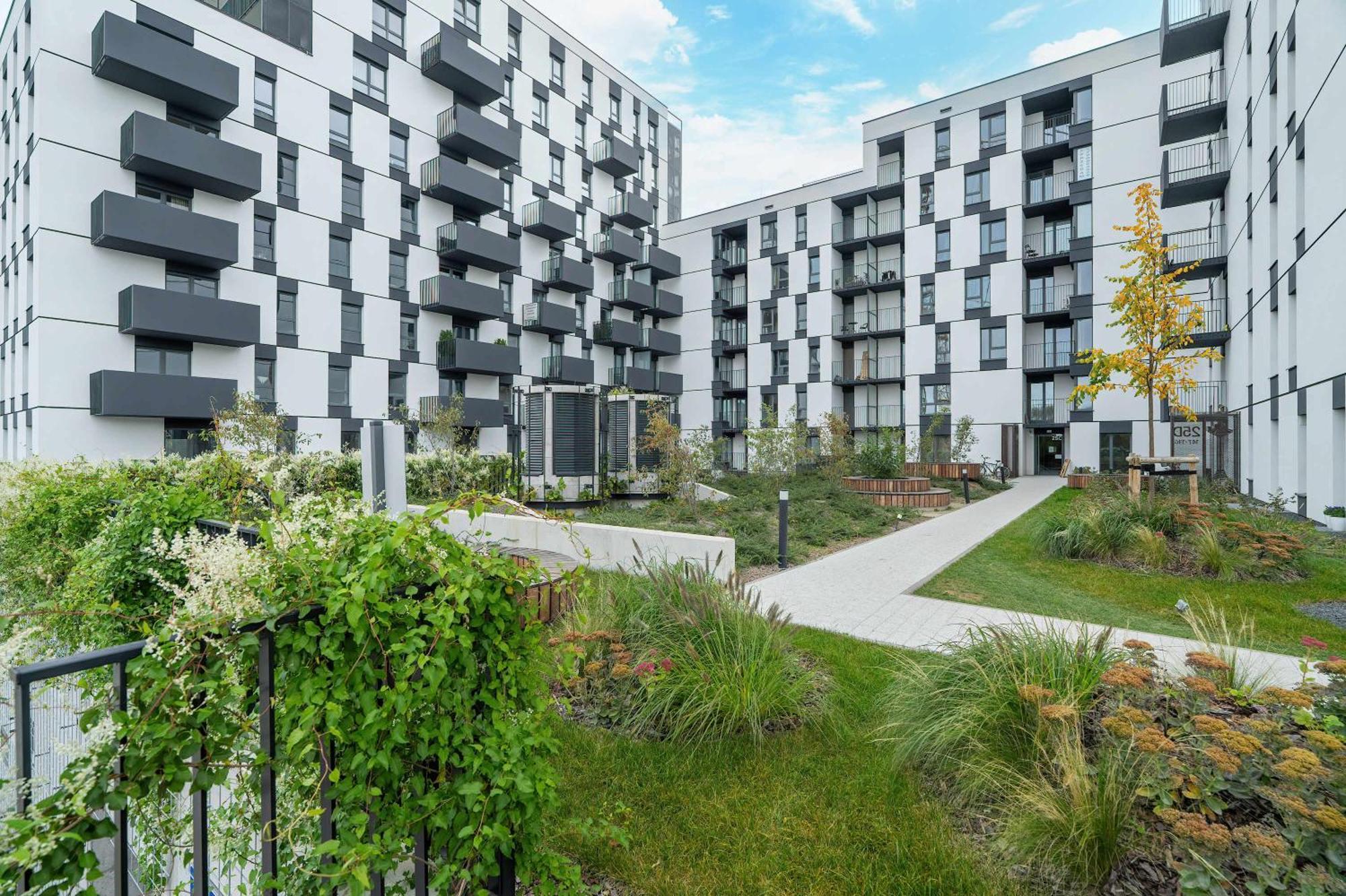 Nowoczesny Dla 2 Doroslych I 2 Dzieci Parking By Renters * Poznan