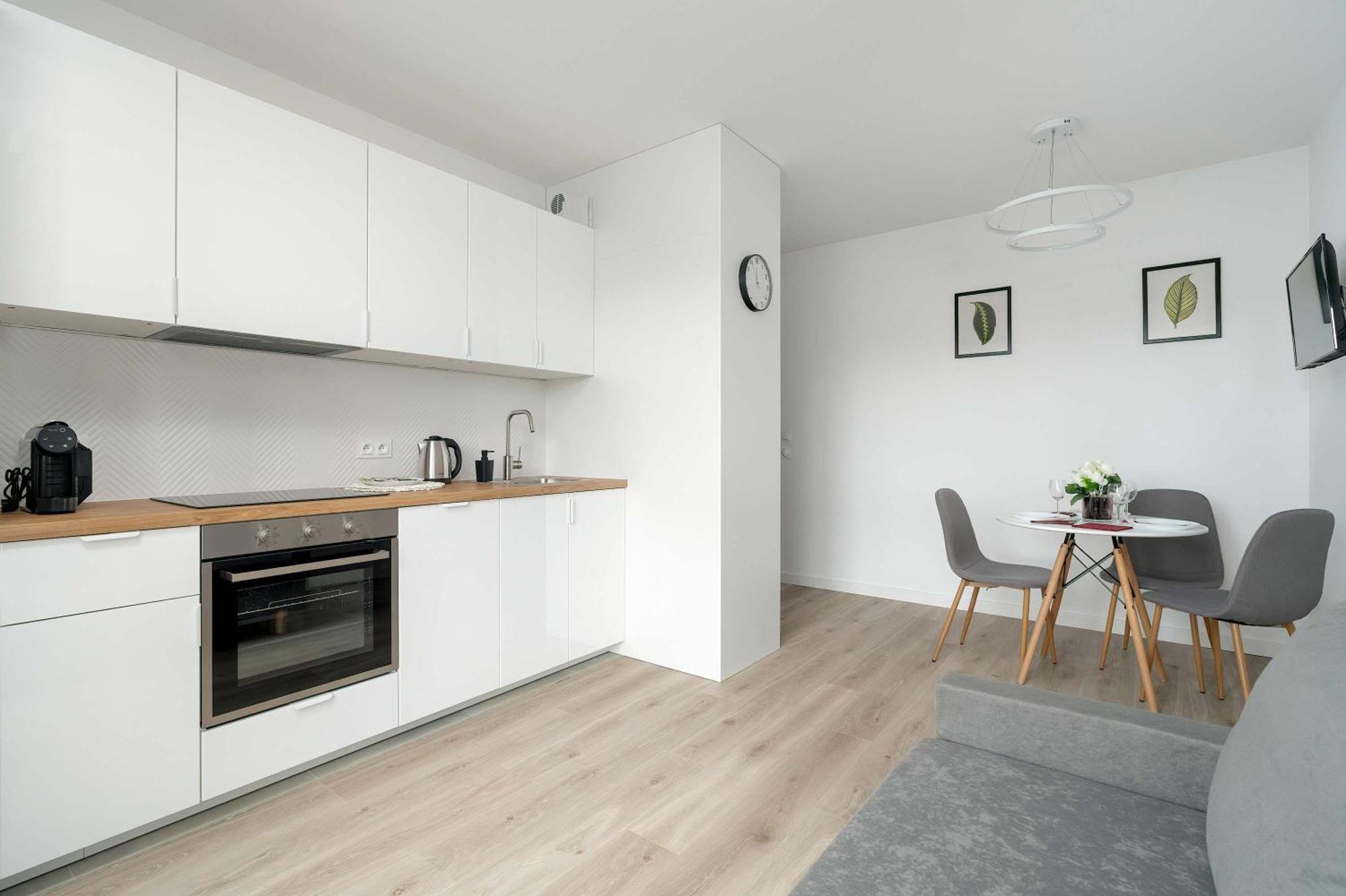 Nowoczesny Dla 2 Doroslych I 2 Dzieci Parking By Renters Apartment